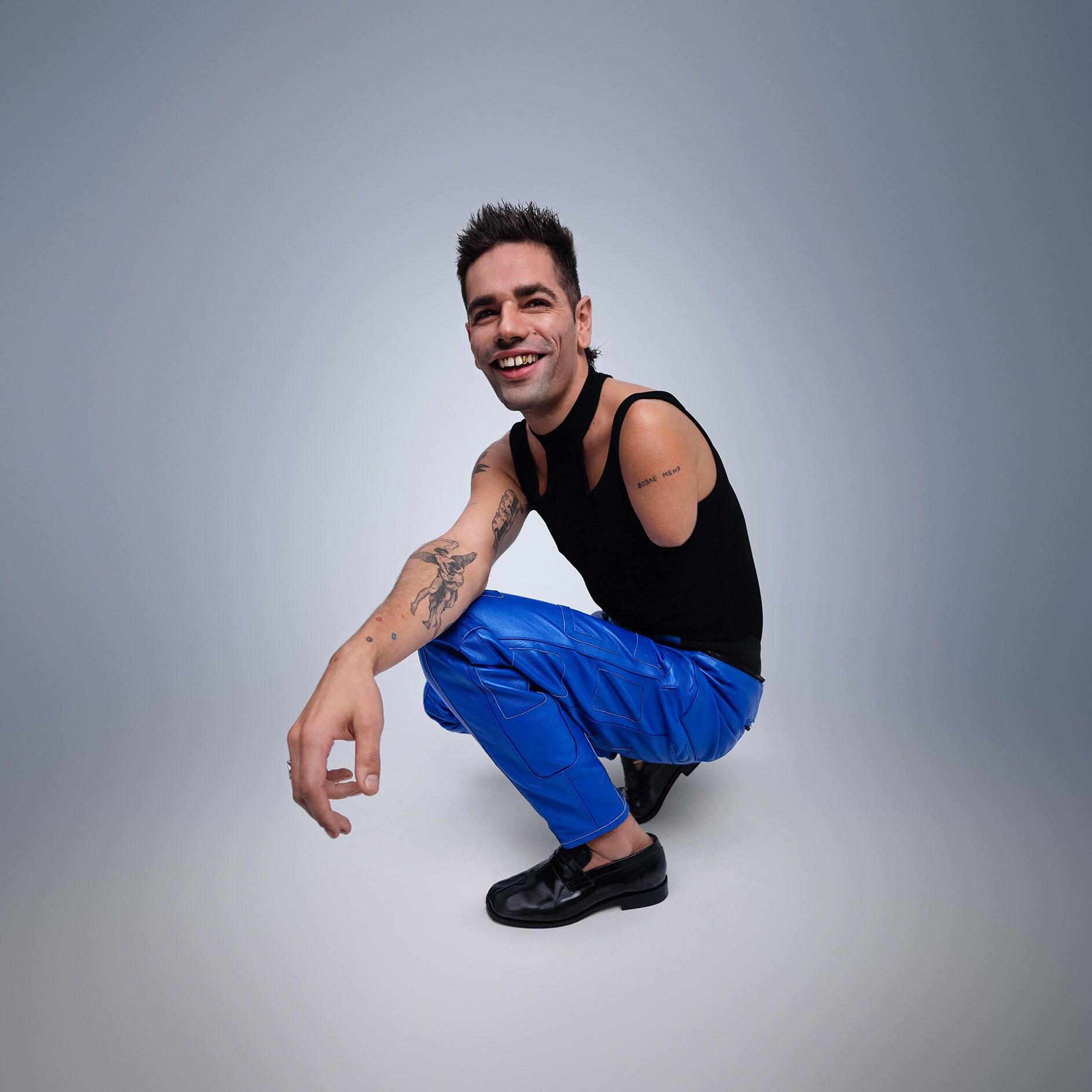 Individualita | Pomůcky pro jízdu | Mercedes-Benz Obrázek muže s amputovanou paží.