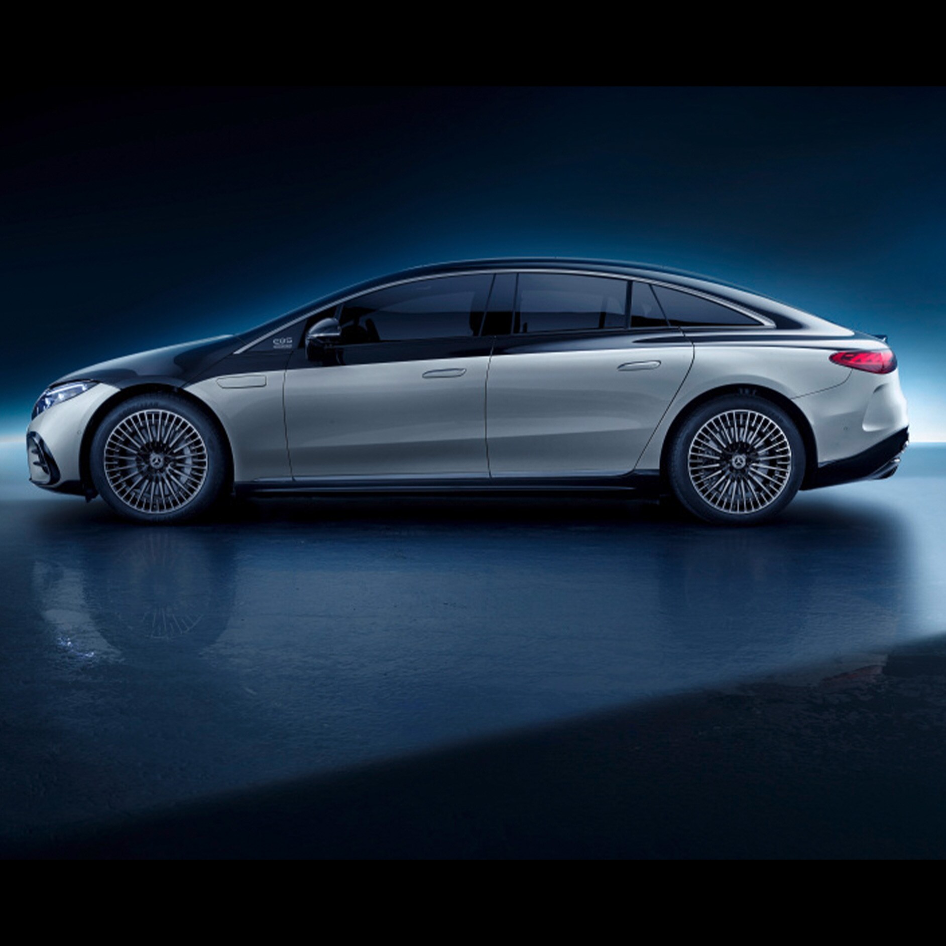 EQS | Mercedes-Benz EQS od Mercedes-Benz při pohledu z boku